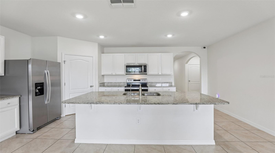DAVENPORT, Florida 33837, 4 Bedrooms Bedrooms, ,2 BathroomsBathrooms,Residential,For Sale,NOBLE,0,MFRO6422399