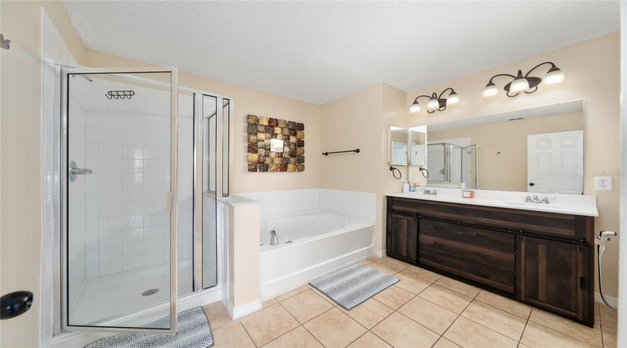 KISSIMMEE, Florida 34746, 3 Bedrooms Bedrooms, ,2 BathroomsBathrooms,Residential,For Sale,SEAVIEW CASTLE DR,0,MFRS5153059
