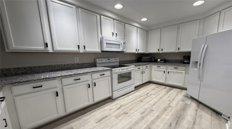 KISSIMMEE, Florida 34747, 2 Bedrooms Bedrooms, ,2 BathroomsBathrooms,Residential,For Sale,PIRATES RETREAT,0,MFRTB8524632
