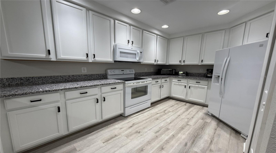 KISSIMMEE, Florida 34747, 2 Bedrooms Bedrooms, ,2 BathroomsBathrooms,Residential,For Sale,PIRATES RETREAT,0,MFRTB8524632
