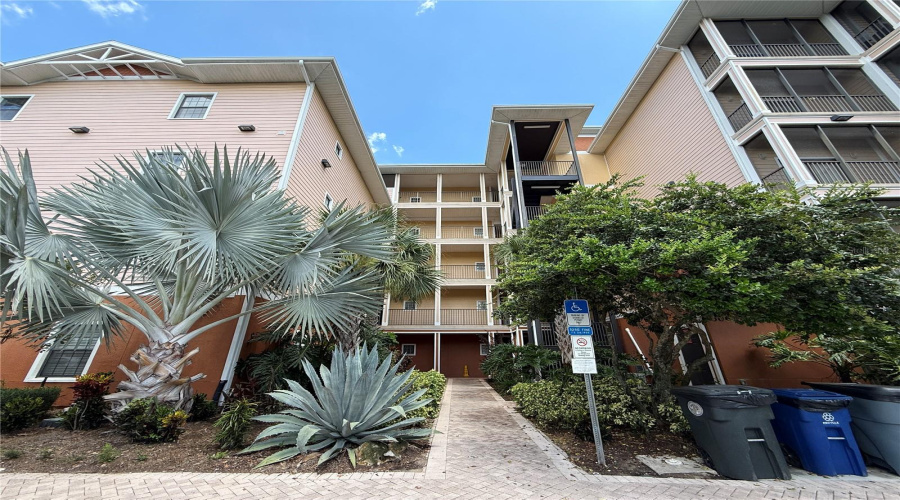 KISSIMMEE, Florida 34747, 2 Bedrooms Bedrooms, ,2 BathroomsBathrooms,Residential,For Sale,PIRATES RETREAT,0,MFRTB8524632