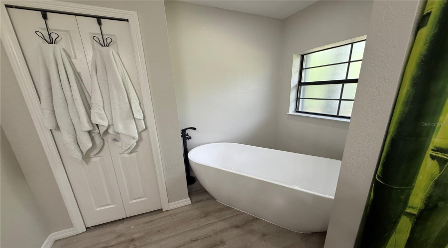 KISSIMMEE, Florida 34747, 2 Bedrooms Bedrooms, ,2 BathroomsBathrooms,Residential,For Sale,PIRATES RETREAT,0,MFRTB8524632