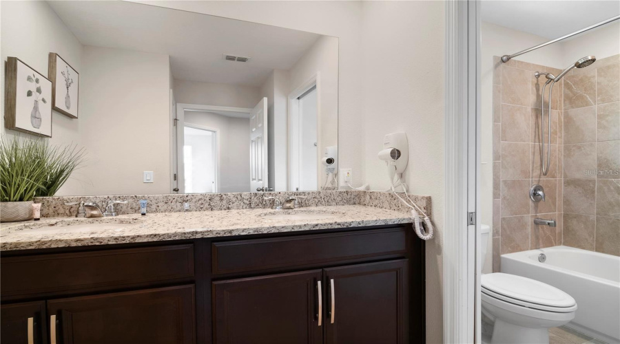 DAVENPORT, Florida 33896, 5 Bedrooms Bedrooms, ,3 BathroomsBathrooms,Residential,For Sale,ABERDEEN,0,MFRO6422075