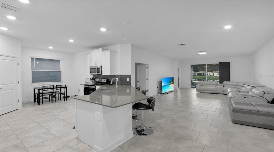DAVENPORT, Florida 33837, 4 Bedrooms Bedrooms, ,3 BathroomsBathrooms,Residential,For Sale,CAMDEN,0,MFRO6407681