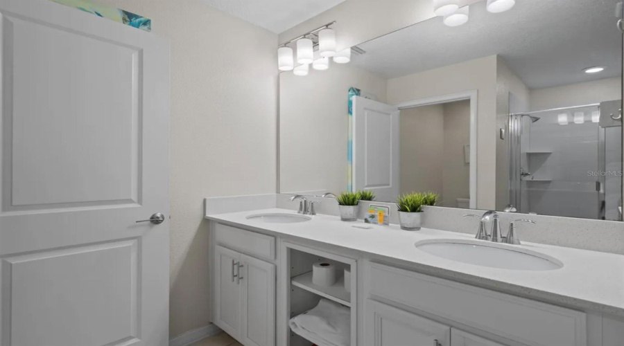 KISSIMMEE, Florida 34746, 2 Bedrooms Bedrooms, ,2 BathroomsBathrooms,Residential,For Sale,CLOCK TOWER,0,MFRO6422815