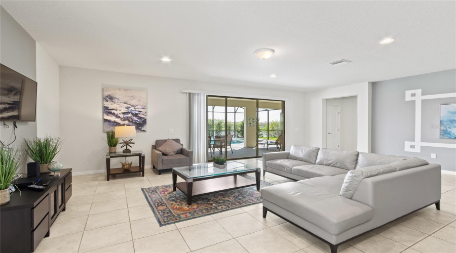 KISSIMMEE, Florida 34747, 8 Bedrooms Bedrooms, ,6 BathroomsBathrooms,Residential,For Sale,LUXOR,0,MFRO6419722
