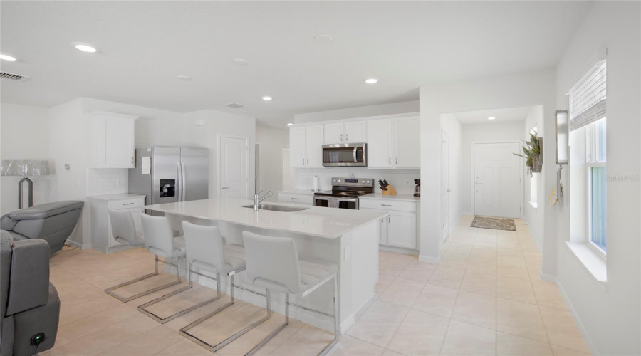 DAVENPORT, Florida 33896, 4 Bedrooms Bedrooms, ,2 BathroomsBathrooms,Residential,For Sale,LOVELY,0,MFRO6422751