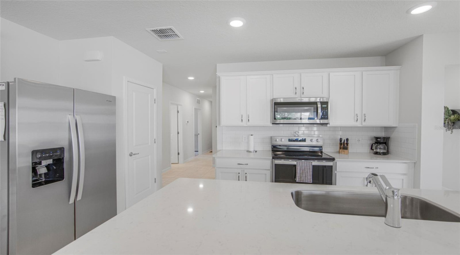 DAVENPORT, Florida 33896, 4 Bedrooms Bedrooms, ,2 BathroomsBathrooms,Residential,For Sale,LOVELY,0,MFRO6422751