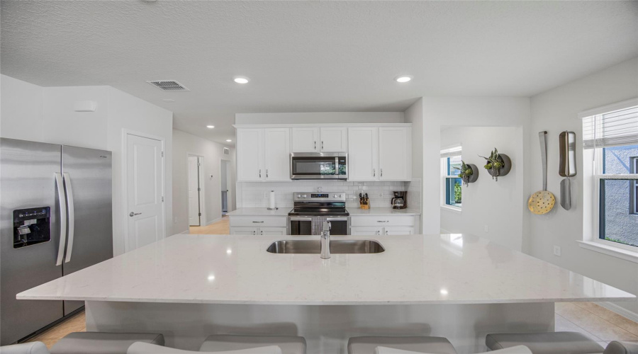DAVENPORT, Florida 33896, 4 Bedrooms Bedrooms, ,2 BathroomsBathrooms,Residential,For Sale,LOVELY,0,MFRO6422751