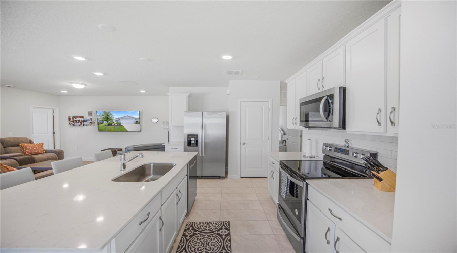 DAVENPORT, Florida 33896, 4 Bedrooms Bedrooms, ,2 BathroomsBathrooms,Residential,For Sale,LOVELY,0,MFRO6422751