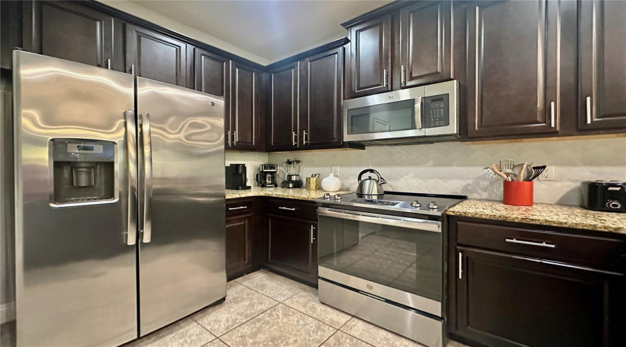 DAVENPORT, Florida 33896, 3 Bedrooms Bedrooms, ,2 BathroomsBathrooms,Residential,For Sale,ROSEVILLE,0,MFRO6394611