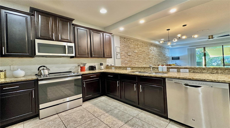 DAVENPORT, Florida 33896, 3 Bedrooms Bedrooms, ,2 BathroomsBathrooms,Residential,For Sale,ROSEVILLE,0,MFRO6394611