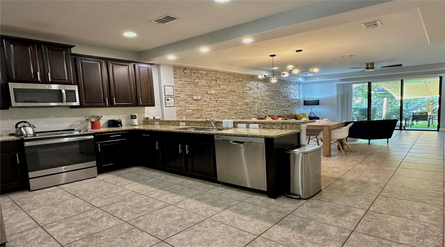 DAVENPORT, Florida 33896, 3 Bedrooms Bedrooms, ,2 BathroomsBathrooms,Residential,For Sale,ROSEVILLE,0,MFRO6394611