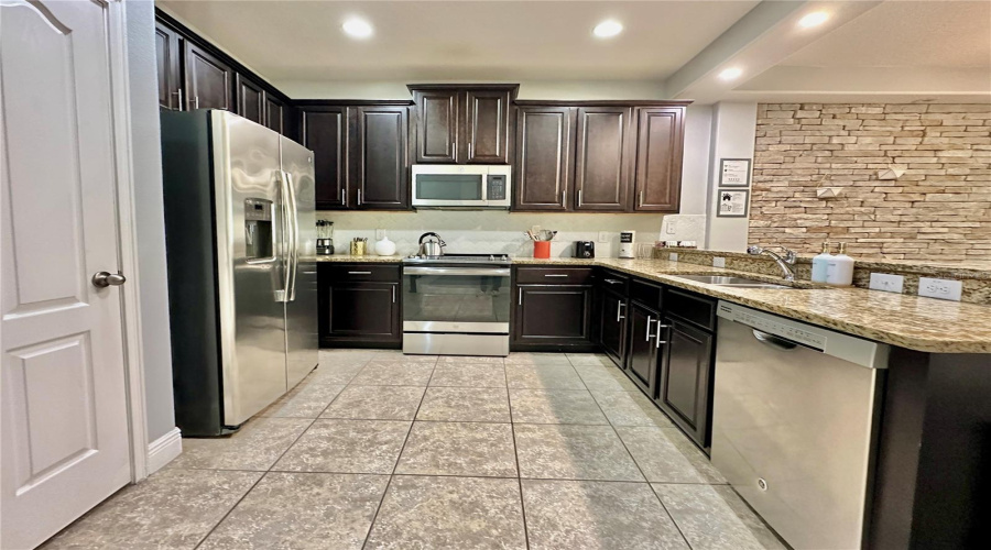 DAVENPORT, Florida 33896, 3 Bedrooms Bedrooms, ,2 BathroomsBathrooms,Residential,For Sale,ROSEVILLE,0,MFRO6394611