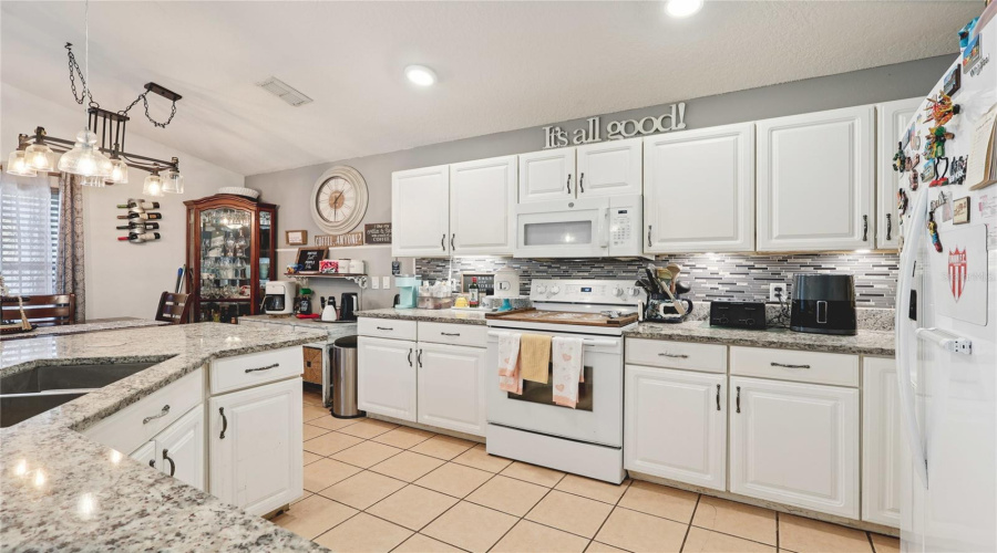 KISSIMMEE, Florida 34746, 4 Bedrooms Bedrooms, ,3 BathroomsBathrooms,Residential,For Sale,CUMBRIAN LAKES,0,MFRS5145366