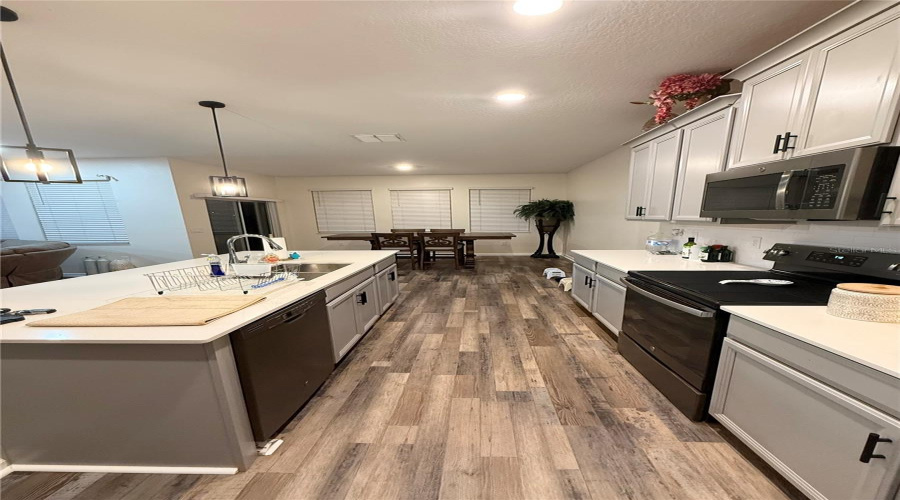 DAVENPORT, Florida 33896, 4 Bedrooms Bedrooms, ,2 BathroomsBathrooms,Residential,For Sale,DOWNSWING,0,MFRS5148165
