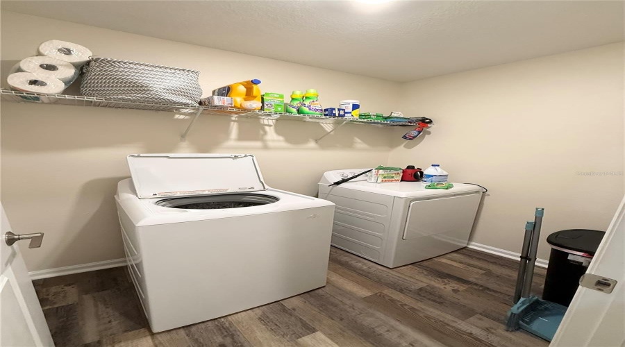 DAVENPORT, Florida 33896, 4 Bedrooms Bedrooms, ,2 BathroomsBathrooms,Residential,For Sale,DOWNSWING,0,MFRS5148165