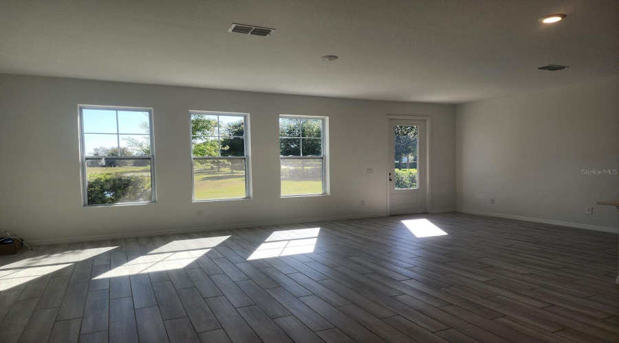 DAVENPORT, Florida 33896, 4 Bedrooms Bedrooms, ,2 BathroomsBathrooms,Residential,For Sale,BENOI DR,0,MFRO6423931