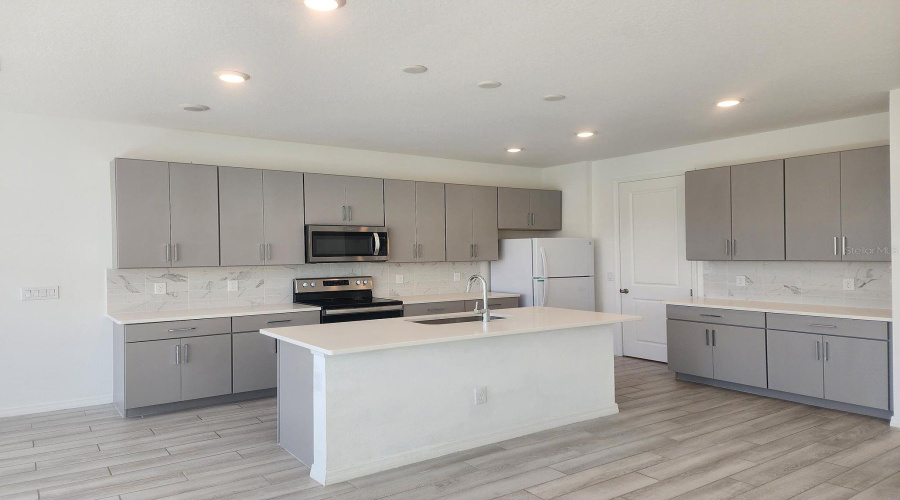 DAVENPORT, Florida 33896, 4 Bedrooms Bedrooms, ,2 BathroomsBathrooms,Residential,For Sale,BENOI DR,0,MFRO6423931