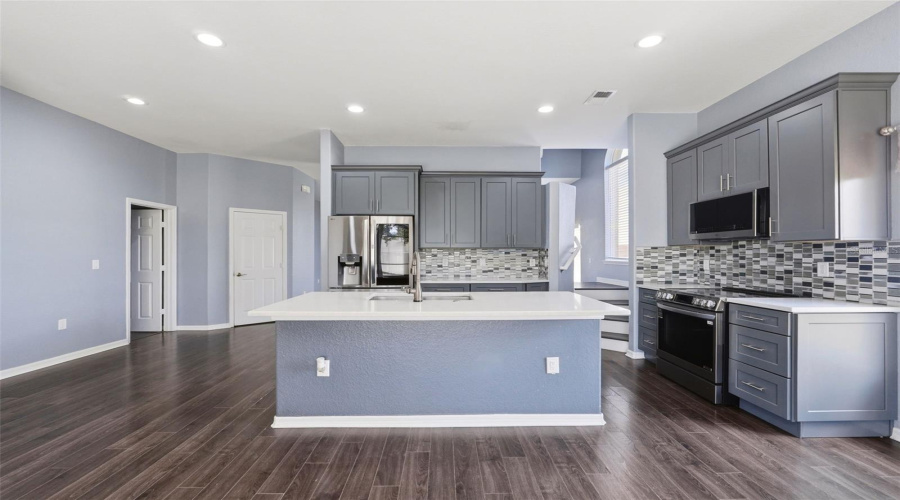 DAVENPORT, Florida 33837, 5 Bedrooms Bedrooms, ,3 BathroomsBathrooms,Residential,For Sale,CADIZ,0,MFRO6419944