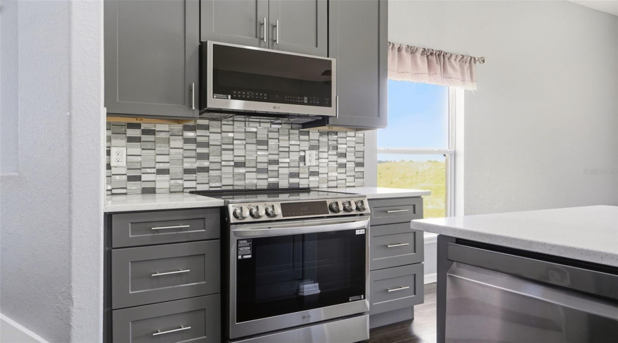 DAVENPORT, Florida 33837, 5 Bedrooms Bedrooms, ,3 BathroomsBathrooms,Residential,For Sale,CADIZ,0,MFRO6419944