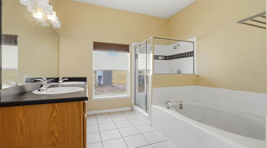 DAVENPORT, Florida 33837, 5 Bedrooms Bedrooms, ,3 BathroomsBathrooms,Residential,For Sale,CADIZ,0,MFRO6419944