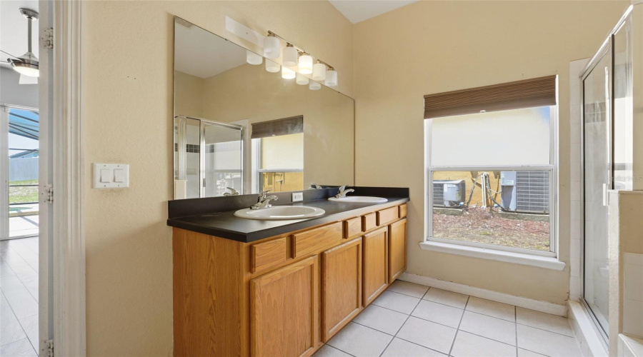 DAVENPORT, Florida 33837, 5 Bedrooms Bedrooms, ,3 BathroomsBathrooms,Residential,For Sale,CADIZ,0,MFRO6419944