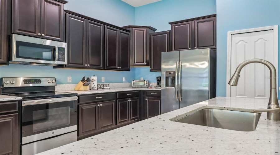 DAVENPORT, Florida 33896, 4 Bedrooms Bedrooms, ,3 BathroomsBathrooms,Residential,For Sale,DOVE VALLEY,0,MFRO6423865