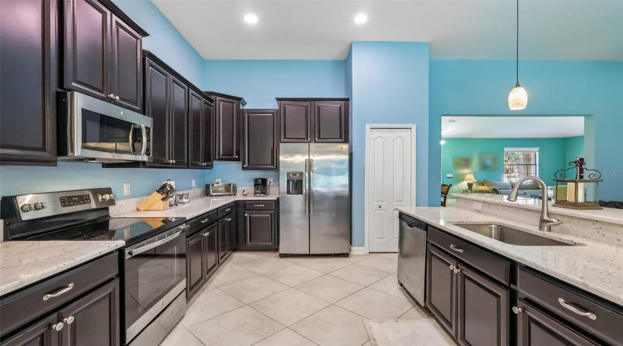 DAVENPORT, Florida 33896, 4 Bedrooms Bedrooms, ,3 BathroomsBathrooms,Residential,For Sale,DOVE VALLEY,0,MFRO6423865