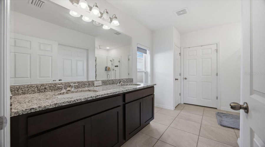 KISSIMMEE, Florida 34746, 4 Bedrooms Bedrooms, ,2 BathroomsBathrooms,Residential,For Sale,BLUE HAMMOCK,0,MFRS5153424