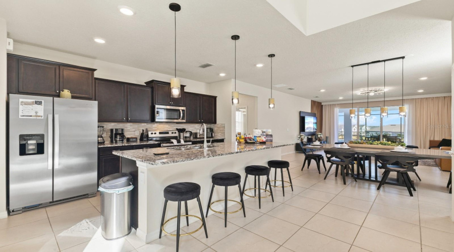 DAVENPORT, Florida 33897, 6 Bedrooms Bedrooms, ,4 BathroomsBathrooms,Residential,For Sale,LANA,0,MFRO6423908