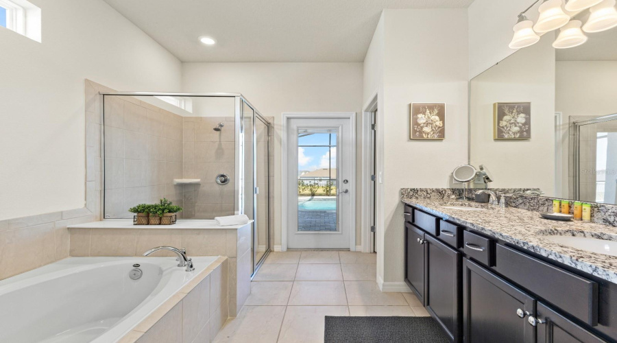 DAVENPORT, Florida 33897, 6 Bedrooms Bedrooms, ,4 BathroomsBathrooms,Residential,For Sale,LANA,0,MFRO6423908