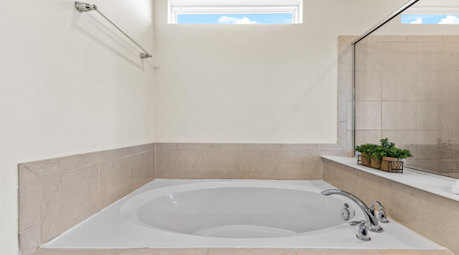 DAVENPORT, Florida 33897, 6 Bedrooms Bedrooms, ,4 BathroomsBathrooms,Residential,For Sale,LANA,0,MFRO6423908