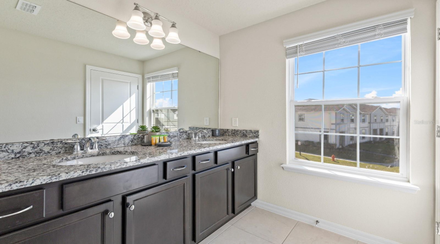 DAVENPORT, Florida 33897, 6 Bedrooms Bedrooms, ,4 BathroomsBathrooms,Residential,For Sale,LANA,0,MFRO6423908
