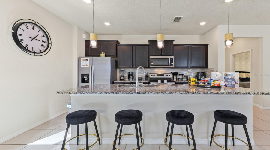 DAVENPORT, Florida 33897, 6 Bedrooms Bedrooms, ,4 BathroomsBathrooms,Residential,For Sale,LANA,0,MFRO6423908