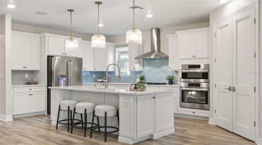 ORLANDO, Florida 32836, 5 Bedrooms Bedrooms, ,4 BathroomsBathrooms,Residential,For Sale,WANDERING,0,MFRO6419590