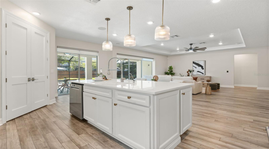 ORLANDO, Florida 32836, 5 Bedrooms Bedrooms, ,4 BathroomsBathrooms,Residential,For Sale,WANDERING,0,MFRO6419590