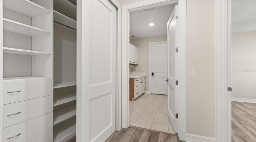 ORLANDO, Florida 32836, 5 Bedrooms Bedrooms, ,4 BathroomsBathrooms,Residential,For Sale,WANDERING,0,MFRO6419590