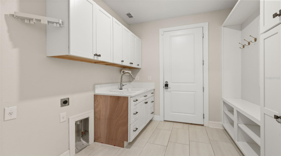 ORLANDO, Florida 32836, 5 Bedrooms Bedrooms, ,4 BathroomsBathrooms,Residential,For Sale,WANDERING,0,MFRO6419590