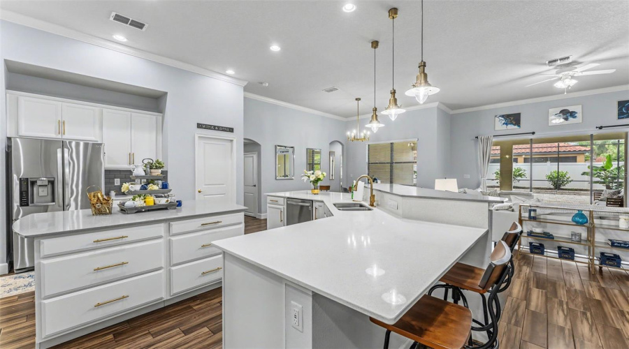 KISSIMMEE, Florida 34746, 5 Bedrooms Bedrooms, ,4 BathroomsBathrooms,Residential,For Sale,SHORESIDE,0,MFRP4939263