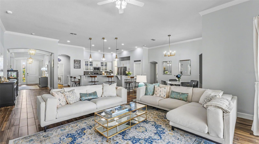 KISSIMMEE, Florida 34746, 5 Bedrooms Bedrooms, ,4 BathroomsBathrooms,Residential,For Sale,SHORESIDE,0,MFRP4939263