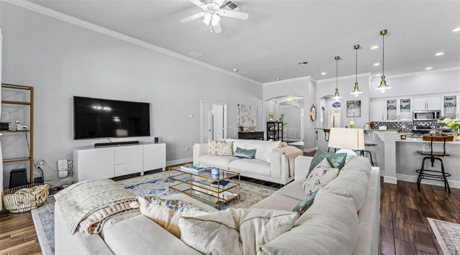 KISSIMMEE, Florida 34746, 5 Bedrooms Bedrooms, ,4 BathroomsBathrooms,Residential,For Sale,SHORESIDE,0,MFRP4939263