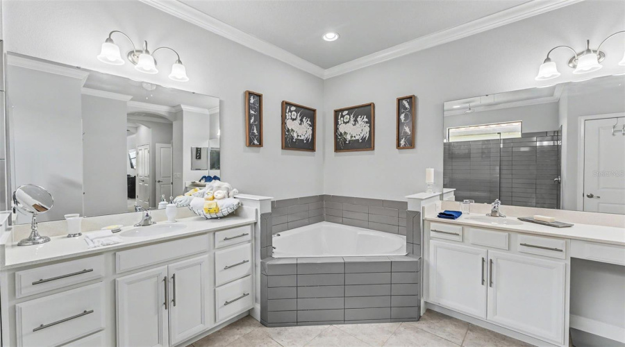 KISSIMMEE, Florida 34746, 5 Bedrooms Bedrooms, ,4 BathroomsBathrooms,Residential,For Sale,SHORESIDE,0,MFRP4939263