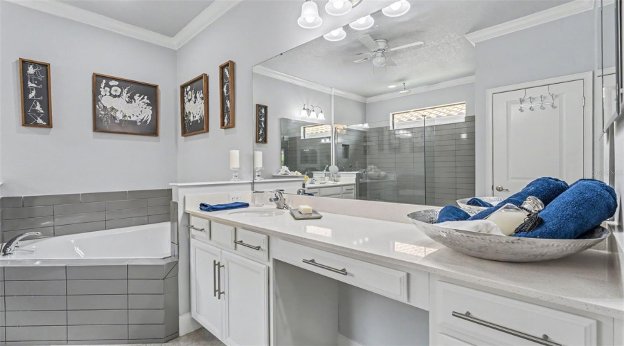 KISSIMMEE, Florida 34746, 5 Bedrooms Bedrooms, ,4 BathroomsBathrooms,Residential,For Sale,SHORESIDE,0,MFRP4939263