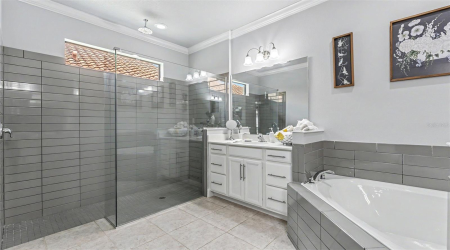KISSIMMEE, Florida 34746, 5 Bedrooms Bedrooms, ,4 BathroomsBathrooms,Residential,For Sale,SHORESIDE,0,MFRP4939263