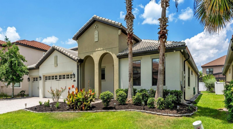 KISSIMMEE, Florida 34746, 5 Bedrooms Bedrooms, ,4 BathroomsBathrooms,Residential,For Sale,SHORESIDE,0,MFRP4939263