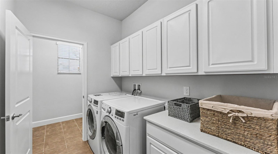 KISSIMMEE, Florida 34746, 5 Bedrooms Bedrooms, ,4 BathroomsBathrooms,Residential,For Sale,SHORESIDE,0,MFRP4939263