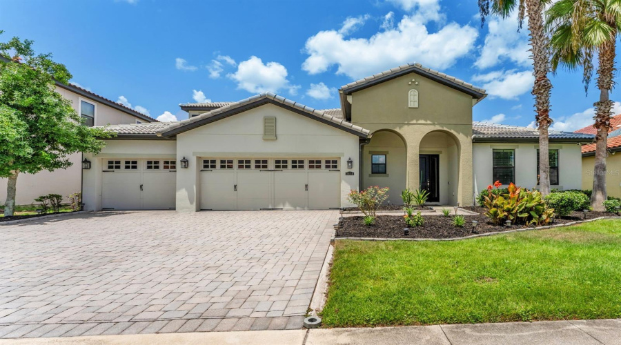 KISSIMMEE, Florida 34746, 5 Bedrooms Bedrooms, ,4 BathroomsBathrooms,Residential,For Sale,SHORESIDE,0,MFRP4939263