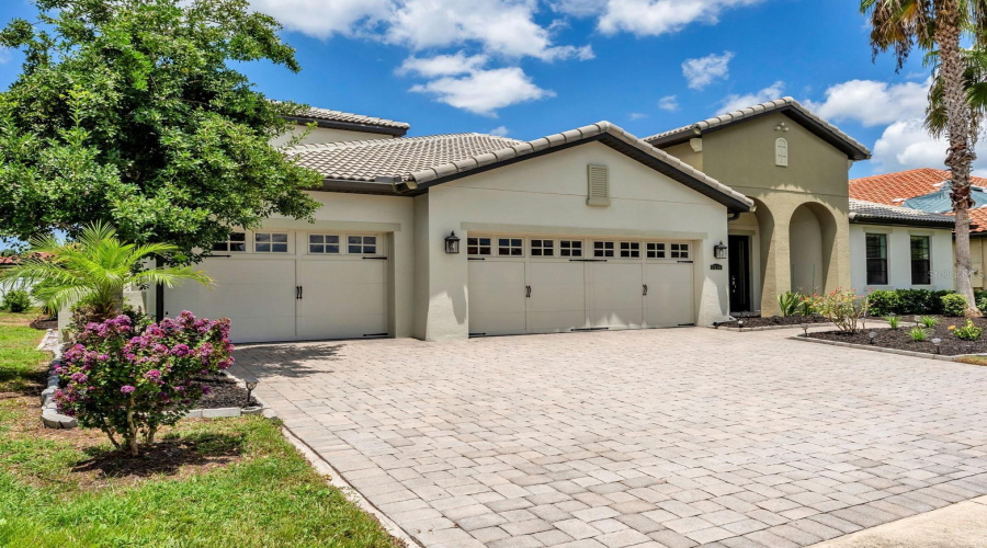 KISSIMMEE, Florida 34746, 5 Bedrooms Bedrooms, ,4 BathroomsBathrooms,Residential,For Sale,SHORESIDE,0,MFRP4939263