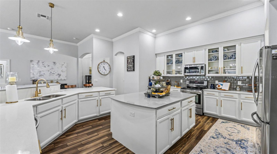 KISSIMMEE, Florida 34746, 5 Bedrooms Bedrooms, ,4 BathroomsBathrooms,Residential,For Sale,SHORESIDE,0,MFRP4939263